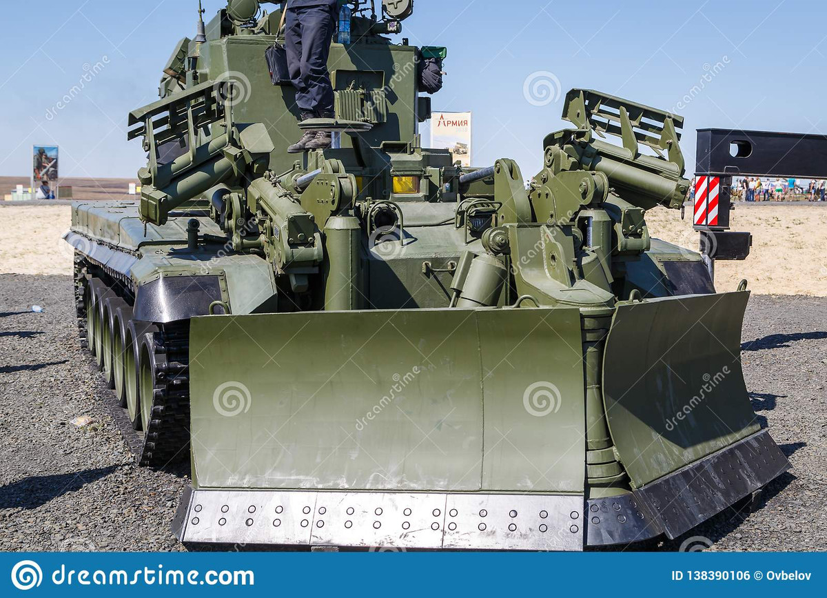 Ngoài ra còn có phà tự hành bánh xích PTS-4, xe phá bom mìn tự hành UR-77 Meteorite, xe công binh công trình hạng nặng IMR-3M, chuyên dùng để phá chướng ngại vật được chế tạo dựa trên khung gầm xe tăng T-72A, v.v. Xét trên thực tế, các sông lớn ở khu vực này chỉ hiện diện ở biên giới với Belarus và Ukraine. 