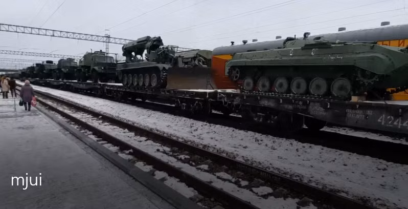 Với việc tập trung một số lượng lớn khí tài công binh hiện đại, Lực lượng vũ trang Ukraine tiếp tục khẳng định một số nghi vấn cho rằng, Nga đang có ý định chuẩn bị một cuộc tấn công vào lãnh thổ Ukraine.