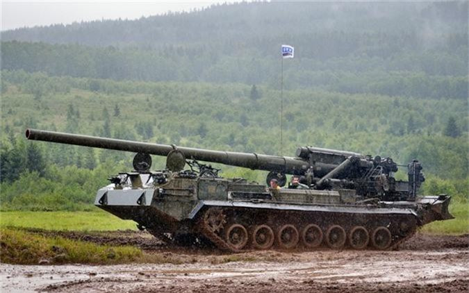 Đồng thời, việc triển khai vũ khí hạng nặng như vậy của Quân đội Nga, ở biên giới với Ukraine lần đầu tiên được quan sát thấy; đặc biệt là khi Nga chỉ có 60 khẩu pháo 2S7 Pion 203 mm trong biên chế, mặc dù họ còn khoảng 250 khẩu nữa đang được niêm cất trong kho.