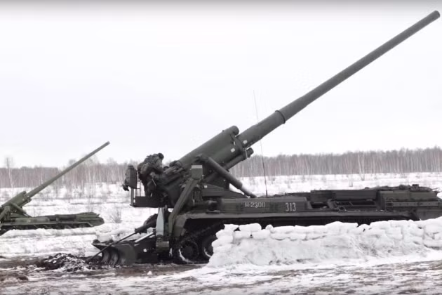 Đây là loại pháo có hỏa lực cực mạnh, có khả năng bắn đạn hạt nhân chiến thuật; tầm bắn khi bắn đạn thông thường là 47,5 km; đủ để bao phủ toàn bộ phần phía bắc của khu vực Kharkov, chỉ từ một trận địa bắn.