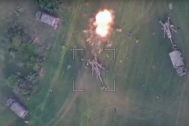 Nhưng ngay trong trận “ra quân” chiến đấu hồi tháng 5, M777 đã bị Quân đội Nga phá hủy và công khai hình ảnh qua UAV quay được; nhưng nó không gây ra quá nhiều “sóng gió” cho đến ngày hôm qua, khi Bộ Quốc phòng Nga thông báo phá hủy nhiều pháo của phương Tây viện trợ cho Ukraine.