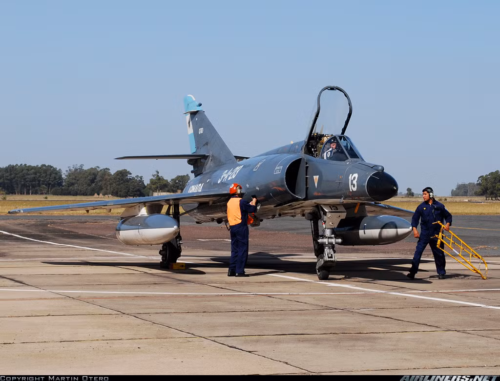 Bộ trưởng ngoại giao Argentina Mondino đã có mặt tại Paris để hội đàm với Thủ tướng Pháp Stéphane Stéphane. Vấn đề phức tạp đã được thảo luận trong một cuộc họp bí mật do Pháp tổ chức; ngoài ra còn có cuộc gặp với Sullivan, cố vấn an ninh quốc gia của Mỹ, tại Văn phòng phía tây của Nhà Trắng. 