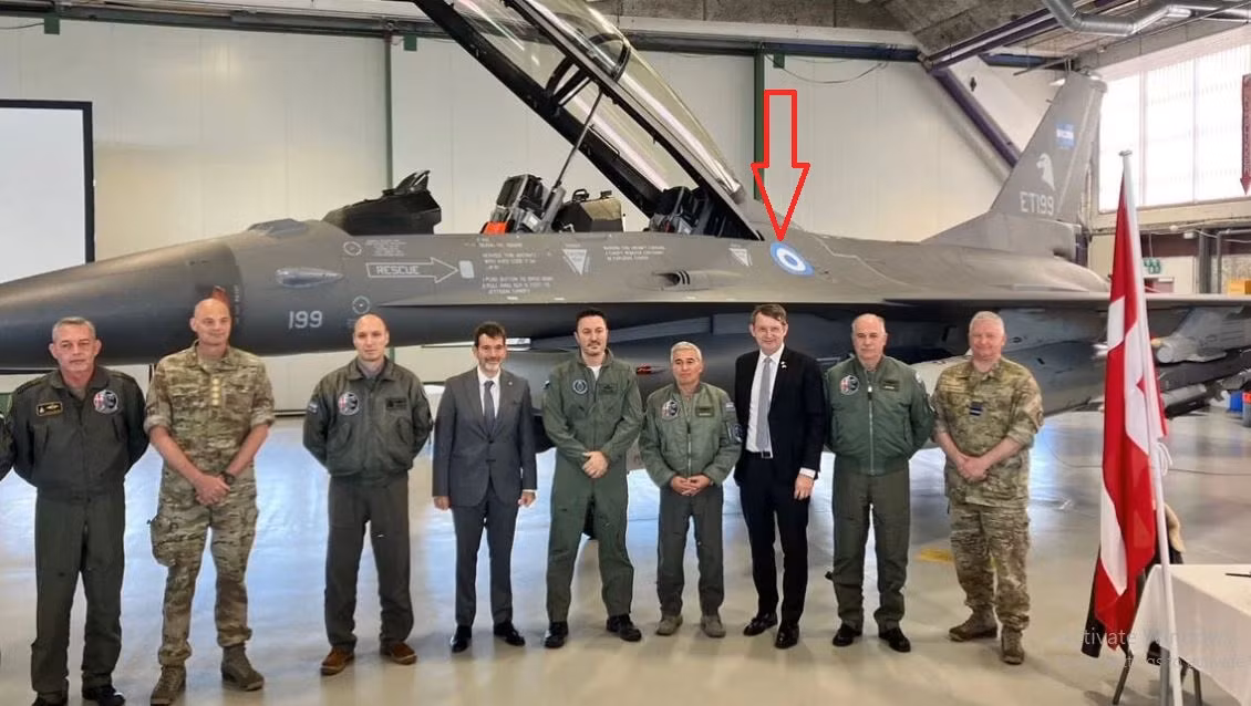 Điều đặc biệt là trong lễ ký kết bán máy bay F-16 của Đan Mạch cho Argentina, đã có một chiếc F-16 tạm thời được dán biểu tượng của Lực lượng Không quân Argentina. Mặc dù chỉ là hành động biểu tượng, nhưng dù sao đi nữa cũng cảm thấy “thực chất” hơn những “lời hứa” viện trợ F-16 cho Ukraine.