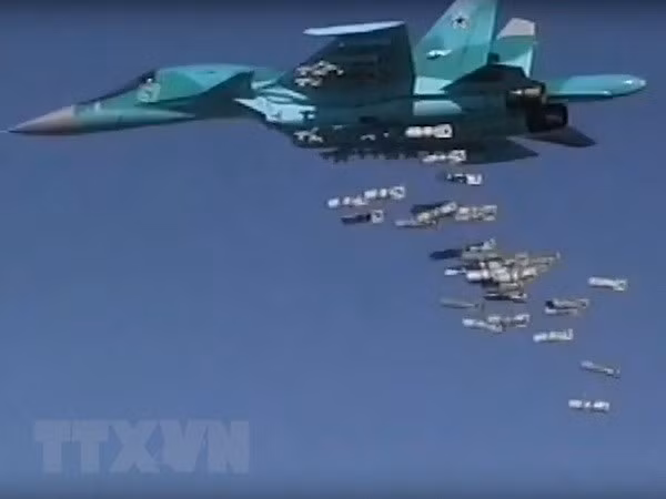 Theo thông tin chính thức do Quân đội Nga cung cấp, Không quân Nga đã huy động hơn 240 máy bay chiến đấu bao gồm, máy bay chiến đấu tàng hình Su-57, máy bay cường kích mặt đất Su-24, Su-25; chiến đấu cơ hạng nặng Su-27, Su-30 và Su- 35. 