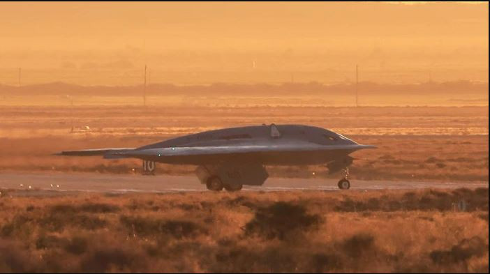 Máy bay B-21 sẽ rất khó bị phát hiện nếu so với các máy bay khác có cùng kích thước, bằng các loại radar trên không (trang bị trên máy bay chiến đấu hoặc máy bay cảnh báo sớm) và radar mặt đất, hoạt động trong dải sóng centimet hoặc decimet.