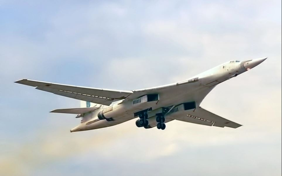 Xét cho cùng, máy bay ném bom H-6 hiện đang được trang bị của Trung Quốc, không phải là máy bay ném bom chiến lược theo đúng nghĩa. Còn máy bay ném bom siêu âm Tu-160 của Nga thì không có khả năng tàng hình.