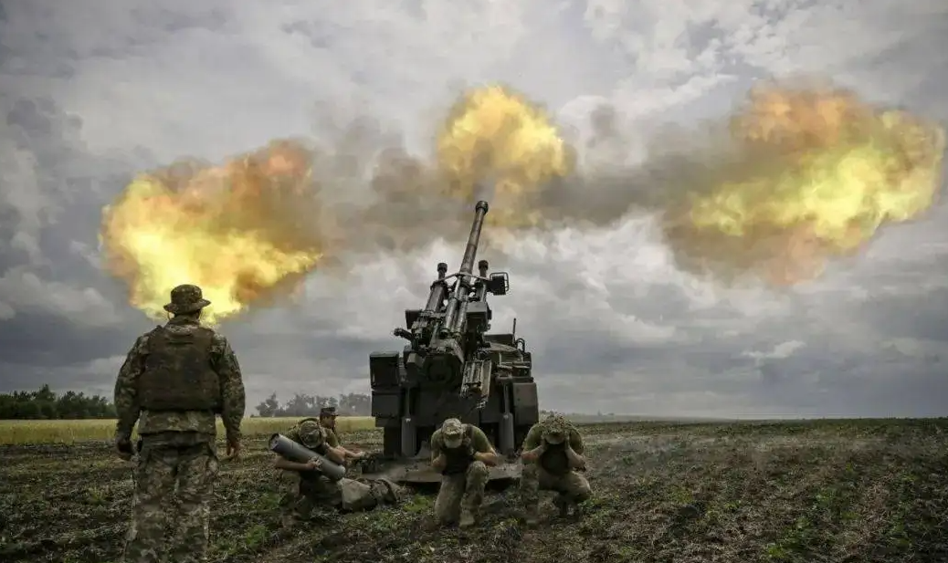 Vậy nhiệm vụ của những “siêu pháo” này tại chiến trường Donbass là gì? Sau khi những siêu pháo 2S7 đến chiến trường Donbass, nhiệm vụ chính là phá hủy các công sự kiên cố và các tòa nhà lớn.