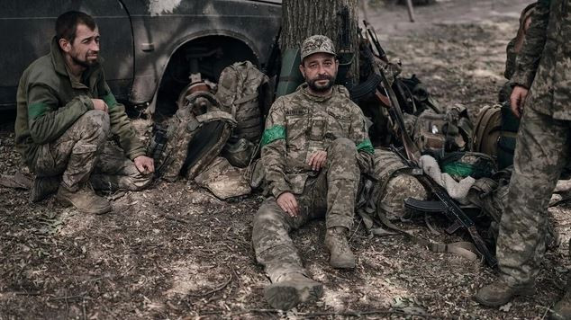 Quân đội Ukraine chiến đấu ở vùng Ugledar ngày 2/10 đã ra tuyên bố: "Bộ Tư lệnh tối cao cho phép rút quân khỏi Ugledar, để bảo toàn lực lượng và chuẩn bị cho các hoạt động tiếp theo". Tuy nhiên theo các nguồn tin trước đó, binh lính Ukraine phòng thủ ở Ugledar không cần đợi lệnh cấp trên, đã tự ý rút khỏi đó từ lâu.