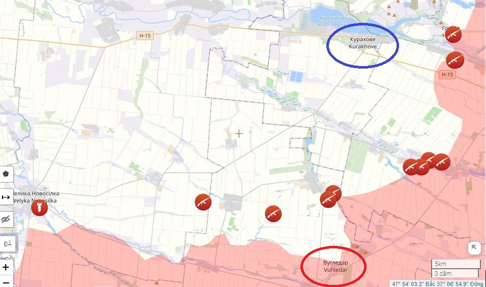 Tuy nhiên, Quân đội Nga cũng chưa thể tổ chức tấn công thành phố Pokrovsk từ hướng Ugledar, vì khu vực này, Quân đội Ukraine đã bố trí rất nhiều mìn. Tuy nhiên hướng tiếp tế cho cứ điểm Kurakhove từ phía nam đã bị cắt đứt, càng đẩy quân Ukraine phòng thủ ở đây vào thế khó khăn hơn nữa. (Nguồn ảnh: Liveuamap, CNN, TASS).