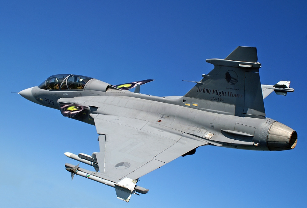 Saab cũng hy vọng giành được thị phần quốc tế lớn hơn cho Gripen thông qua xuất khẩu cho Không quân Ấn Độ. Đây là lý do tại sao công ty rất tích cực chào bán JAS-39 cho Ấn Độ. Mặc dù hiệu suất của máy bay chiến đấu Thụy Điển có thể rất tốt, nhưng về cơ bản Không quân Ấn Độ không mua nó, chủ yếu vì ba lý do sau: 