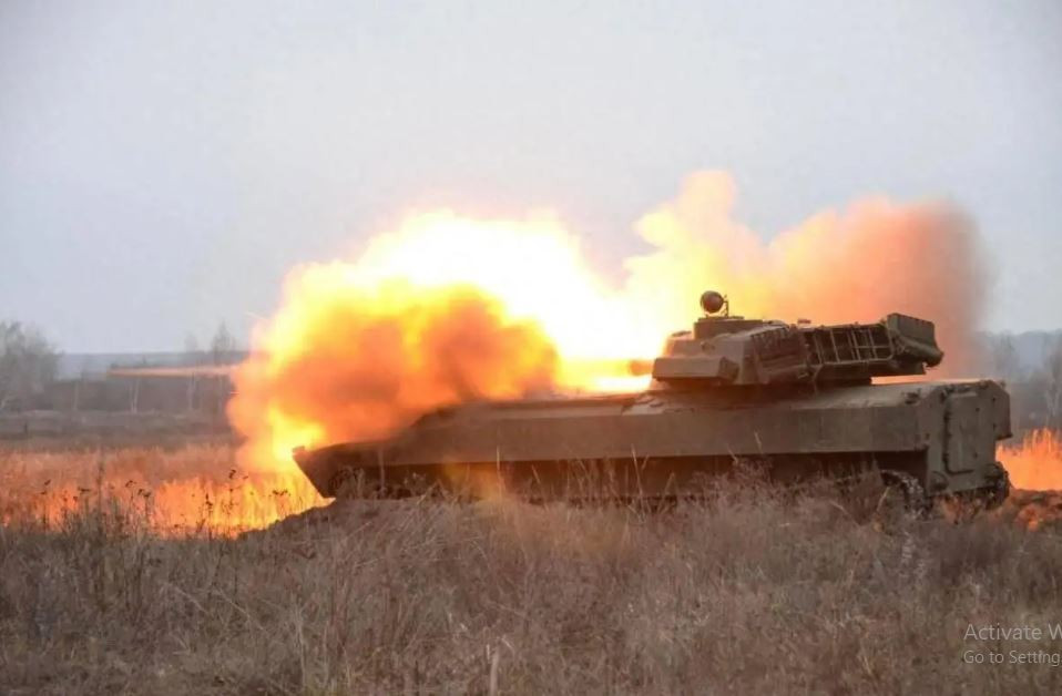 Cùng với việc chiếm ngôi làng Klishchiivka, Bộ Quốc phòng Nga cũng tuyên bố, lực lượng của họ đã tràn ngập làng Andreevka, nằm ở phía nam làng Klishchiivka. Việc kiểm soát những ngôi làng hiếm hoi ở khu vực phía tây nam thành phố Bakhmut, đã tạo bàn đạp để quân Nga tiếp cận Chasov Yar từ hướng nam, mà không lo bị tấn công vào bên sườn. 