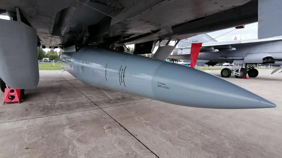 Những đồn đoán về việc tích hợp vũ khí siêu thanh với Su-57 không phải là mới. Ngay từ năm 2021, các nguồn tin của Nga đã đưa tin rằng, Su-57 đã thực hiện một số chuyến bay thử nghiệm với một tên lửa siêu thanh “không xác định”. Hiện chưa có thông tin chính thức nào về phiên bản mới của Kinzhal được đưa ra.