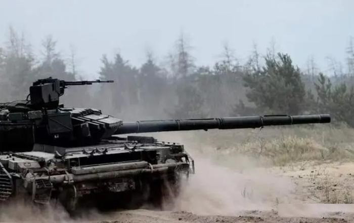 Trước sức ép dồn dập của Quân đội Nga, tuyến phòng ngự của Quân đội Ukraine dường như bị kéo căng và mong manh đến mức “dễ vỡ” ở bất cứ điểm nào. Có cảm tưởng trong gần 3 năm của cuộc chiến, đây mới là thời khắc khó khăn nhất của Ukraine.