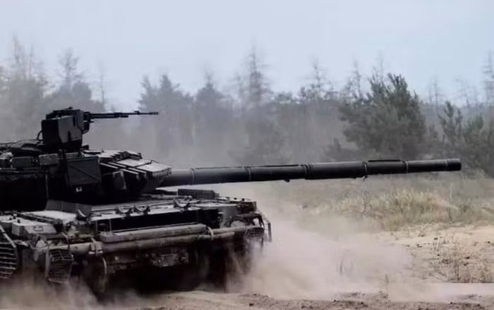 Trước sức ép dồn dập của Quân đội Nga, tuyến phòng ngự của Quân đội Ukraine dường như bị kéo căng và mong manh đến mức “dễ vỡ” ở bất cứ điểm nào. Có cảm tưởng trong gần 3 năm của cuộc chiến, đây mới là thời khắc khó khăn nhất của Ukraine.