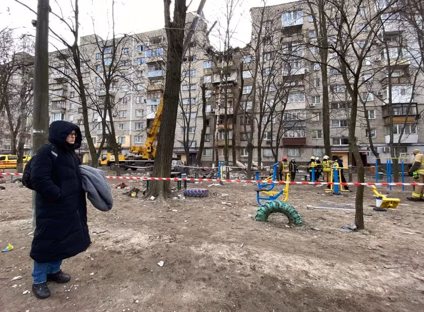 Điều đáng lo ngại hơn nữa là một số cơ sở kinh doanh nhỏ như tiệm bánh pizza ở thành phố Dnipropetrovsk đã buộc phải đóng cửa, do sự biến mất đột ngột của những nhân sự chủ chốt như đầu bếp. Những vụ di dân tự phát này đã tạo thêm bầu không khí trầm lắng và bất an cho thành phố.