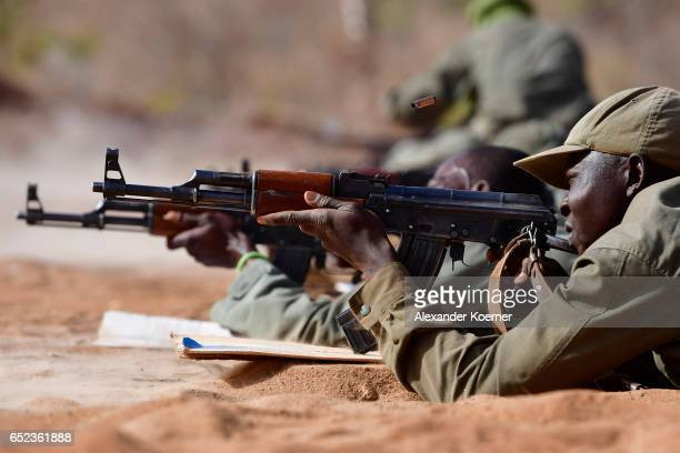 Hiện tại, Trung Quốc vẫn tiếp tục sản xuất súng trường tấn công "nhái" của Liên Xô, bao gồm cả Type-56 và chúng được bán cho quân đội các nước đang phát triển, kể cả thông qua trung gian của phương Tây.