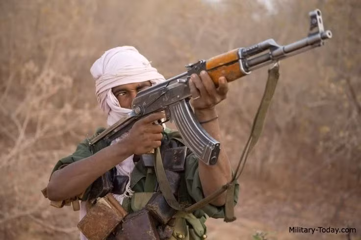 Tuy nhiên, có nhiều mẫu AK-47 của lực lượng Mujahideen Afghanistan có chất lượng kém, được cho là sản xuất lậu bởi các xưởng chế súng thủ công, nằm ở biên giới Afghanistan-Pakistan; chất lượng còn kém xa cả mẫu Type-56 của Trung Quốc.