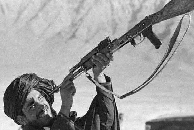 Trong cuộc xung đột giữa Liên Xô và Afghanistan vào cuối thập niên 1970 và 1980, những khẩu tiểu liên Type-56 được vũ khí bộ binh chủ yếu của các tay súng thánh chiến (Mujahideen) người Afghanistan, chiến đấu chống lại quân đội Liên Xô; tuy nhiên họ nhận được chúng qua tay người Pakistan.