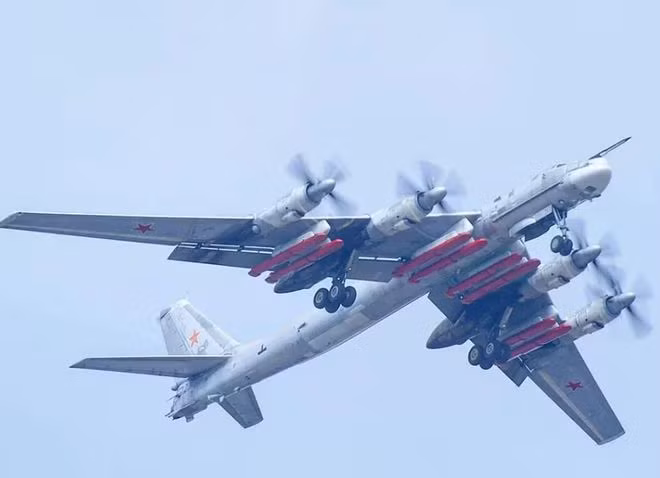 Hiện các nước phương Tây đang cung cấp cho Ukraine nhiều thông tin chiến trường, nhất là thông tin máy bay ném bom và tàu chiến Nga hoạt động trên Biển Caspi và Biển Đen phóng tên lửa vào Ukraine chắc chắn sẽ được chuyển cho quân đội Ukraine theo thời gian thực, để quân đội Ukraine có đủ thời gian phản ứng. 