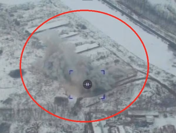 Tất nhiên, việc Quân đội Nga tấn công thành công vào các công sự ngầm như vậy, phụ thuộc rất lớn vào việc nắm bắt chính xác bản vẽ thiết kế và nắm được thông tin vị trí quan trọng của nó. Điều này cũng dễ hiểu, vì nhà kho này được xây dựng dưới thời Liên Xô.