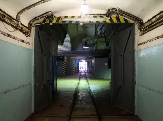 Theo thông tin được Bộ Quốc phòng Nga và chính phủ Ukraine công bố, cuộc tấn công trên nhằm vào một căn cứ quân sự gần Triatin, phía nam Lviv; nơi được cho là căn cứ chứa vũ khí hạt nhân từ thời Liên Xô, với các nhà kho dưới lòng đất.