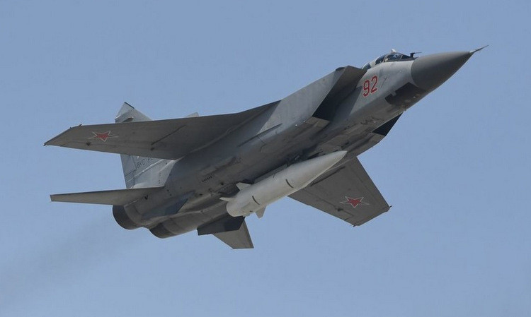 Bộ Quốc phòng Nga quyết định, vẫn tiếp tục các cuộc tấn công bằng tên lửa siêu thanh Dagger, vào các cơ sở hạ tầng quân sự của Ukraine. Theo thông tin, tên lửa Dagger được phóng từ khoảng cách hơn 1 nghìn km, thời gian bay chưa đầy 10 phút và đều sử dụng đầu đạn thông thường. 