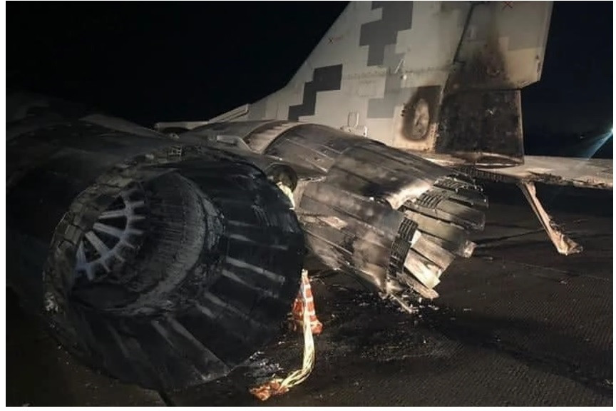 Nhiều cảnh quay cũng xuất hiện cho thấy các đơn vị máy bay chiến đấu MiG-29 nằm trên sân bay của Ukraine phải chịu những tổn thất lớn trước các cuộc tấn công bằng tên lửa hành trình của Nga. Bên cạnh đó, một chiếc Su-27 của Ukraine cũng được cho là đã bị bắn hạ bởi chính hỏa lực của phòng không nước này.