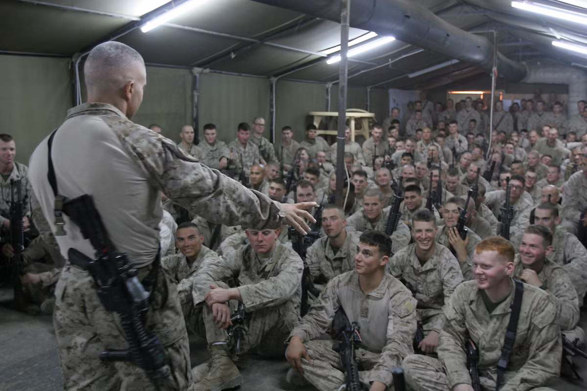 Trước đó, truyền thông phương Tây đã chỉ ra những “bê bối” trong ban lãnh đạo của công ty Mozart. Theo tờ The Times của Mỹ cho biết, công ty mắc phải "sự thiếu hài hòa rõ ràng". Cùng với đó, nhóm bị chia rẽ bởi những mâu thuẫn giữa Chủ tịch công ty Andy Milburn và Giám đốc tài chính của công ty, Andy Bain. 