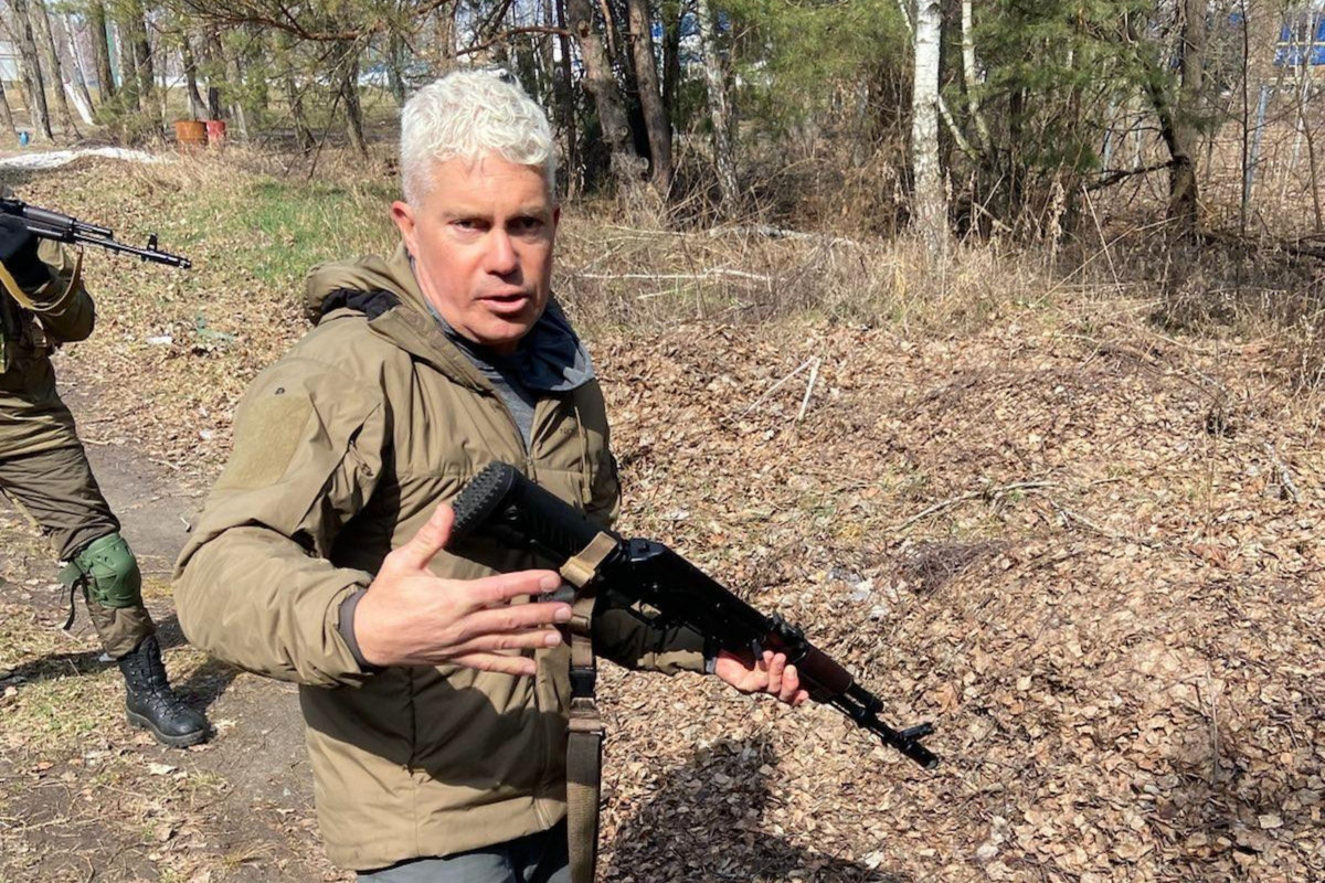 Đồng thời, bản thân Milburn đã nhiều lần chỉ trích lãnh đạo Ukraine, gọi đây là một "cộng đồng tham nhũng" và bày tỏ sự không tán thành về việc Washington trì hoãn hỗ trợ quân sự cho Kiev. 