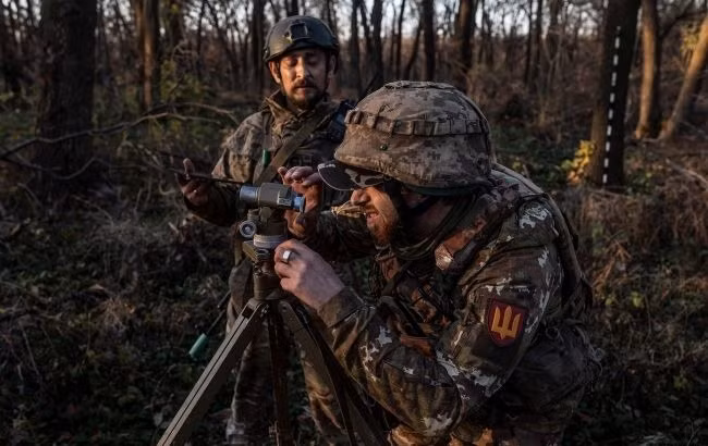 Trong hơn ba năm xung đột, Ukraine đã nhiều lần cố gắng "phá vỡ bế tắc" thông qua các cuộc tấn công bất ngờ, phản công và viện trợ nước ngoài; nhưng mỗi nỗ lực đều bị phá vỡ bởi hệ thống phòng thủ có hệ thống của Nga.