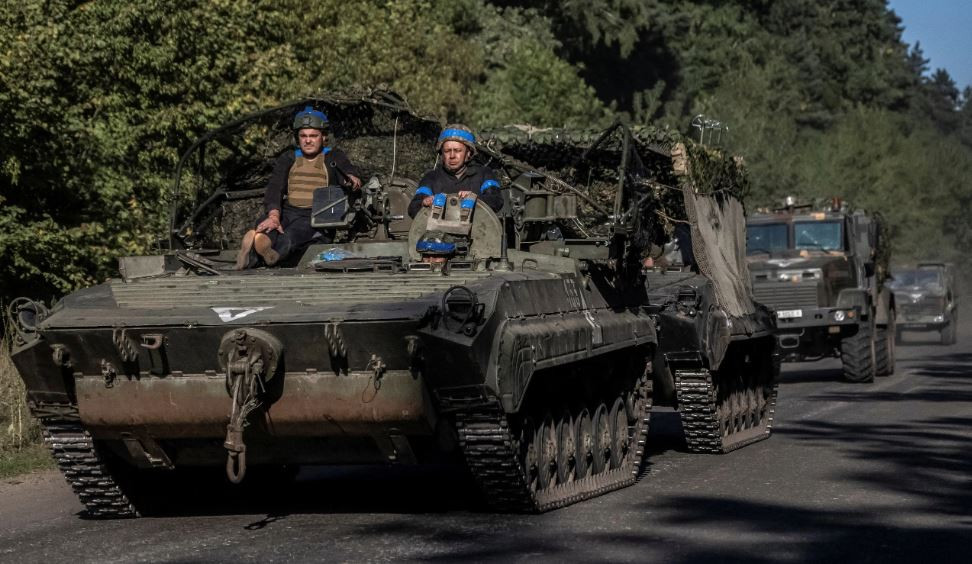 Kênh Military Summary cho rằng, cũng không thể loại trừ khả năng AFU cũng đang chuẩn bị rút lui chiến lược và che giấu ý định thực sự của mình bằng cách pháo kích quy mô lớn một cách vô tội vạ. Tuy nhiên, xét theo tình hình chiến lược hiện tại của Ukraine, khả năng này là tương đối nhỏ.