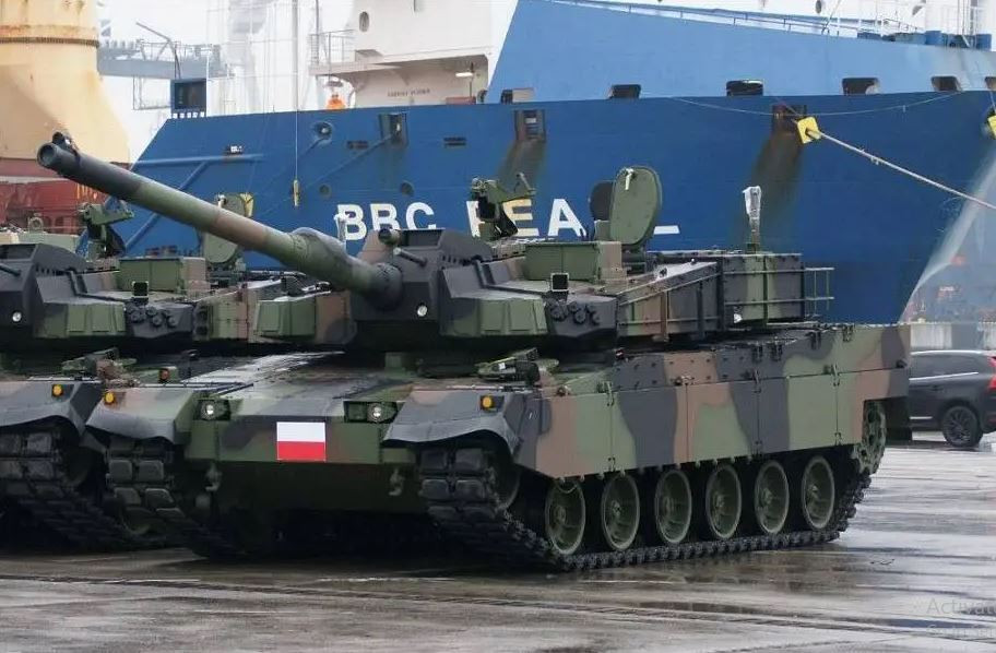 Xe tăng K2PL Black Panther của Ba Lan là phiên bản cải tiến của xe tăng chiến đấu chủ lực K2 Black Panther của Hàn Quốc, được thiết kế riêng để đáp ứng nhu cầu quân sự đặc biệt của Ba Lan; K2PL đại diện cho bước tiến đáng kể về cả hỏa lực và công nghệ.