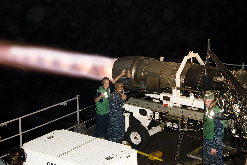 Với hai động cơ F414-GE-400K, cung cấp cho KF-21 với tốc độ tối đa là Mach 1,8; bán kính hoạt động tối đa dự kiến trong khoảng 1.000 km. KF-21 có thể được sử dụng bởi phi hành đoàn một hoặc hai người. Trọng lượng cất cánh tối đa của nó sẽ là 25.600 kg. Ảnh: Pinterest.