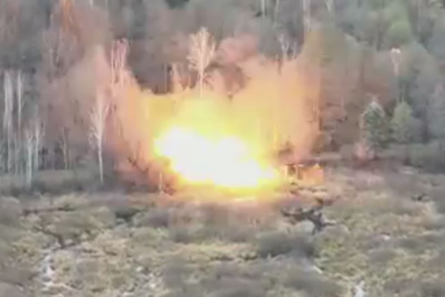 Sau khi tuyến tiếp tế từ Konstantinovka đến Bakhmut bị quân Nga cắt đứt bằng hỏa lực, thì vào ngày 11/2, cây cầu bắc qua kênh Seversky Donets-Donbass, ở phía tây làng Ivanovskoye (Krasnoye), đã bị nổ tung. Vẫn chưa biết chính xác bên nào đã phá hỏng cây cầu; nhưng có thể do công binh Ukraine phá hủy, nhằm không cho quân phòng thủ ở Bakhmut rút lui.