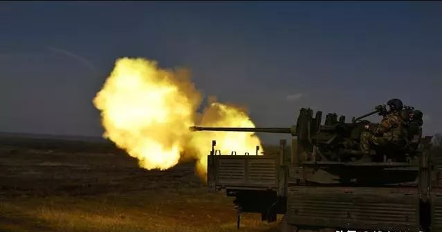 Tổng cộng trong ngày 13/4, Không quân Nga đã thực hiện 8 cuộc không kích, pháo binh thực hiện 52 lần hỏa lực yểm trợ; loại khỏi vòng chiến đấu 250 binh sĩ Ukraine, phá hủy 1 xe tăng, 1 xe chiến đấu bộ binh, 2 xe bọc thép, 3 xe bán tải, 8 ô tô, 3 khẩu pháo và 3 bệ phóng rocket.