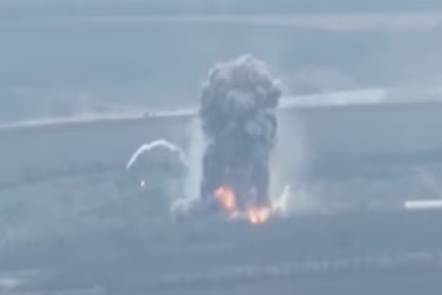 Hãng tin Nga RIA Novosti vào sáng 13/4 đưa tin, lực lượng tên lửa Nga đã phóng nhiều tên lửa hành trình vào rạng sáng cùng ngày, tấn công kho vũ khí siêu lớn của quân đội Ukraine ở Bakhmut, phá hủy khoảng 10.000 tấn đạn dược trong kho.