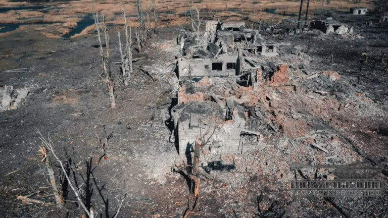 Ngoài ra, không quân chiến thuật, tên lửa, pháo binh tầm xa của Quân khu phía Nam đã phối hợp với bộ binh Nga trong chiến dịch tràn ngập Bakhmut, đã tiến công dữ dội các vị trí của quân đội Ukraine; đặc biệt là Lữ đoàn cơ giới số 28 Ukraine ở vùng Konstantinovka, đã lọt vào vòng vây của quân Nga.