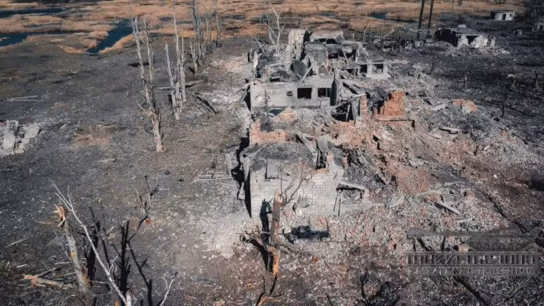 Ngoài ra, không quân chiến thuật, tên lửa, pháo binh tầm xa của Quân khu phía Nam đã phối hợp với bộ binh Nga trong chiến dịch tràn ngập Bakhmut, đã tiến công dữ dội các vị trí của quân đội Ukraine; đặc biệt là Lữ đoàn cơ giới số 28 Ukraine ở vùng Konstantinovka, đã lọt vào vòng vây của quân Nga.