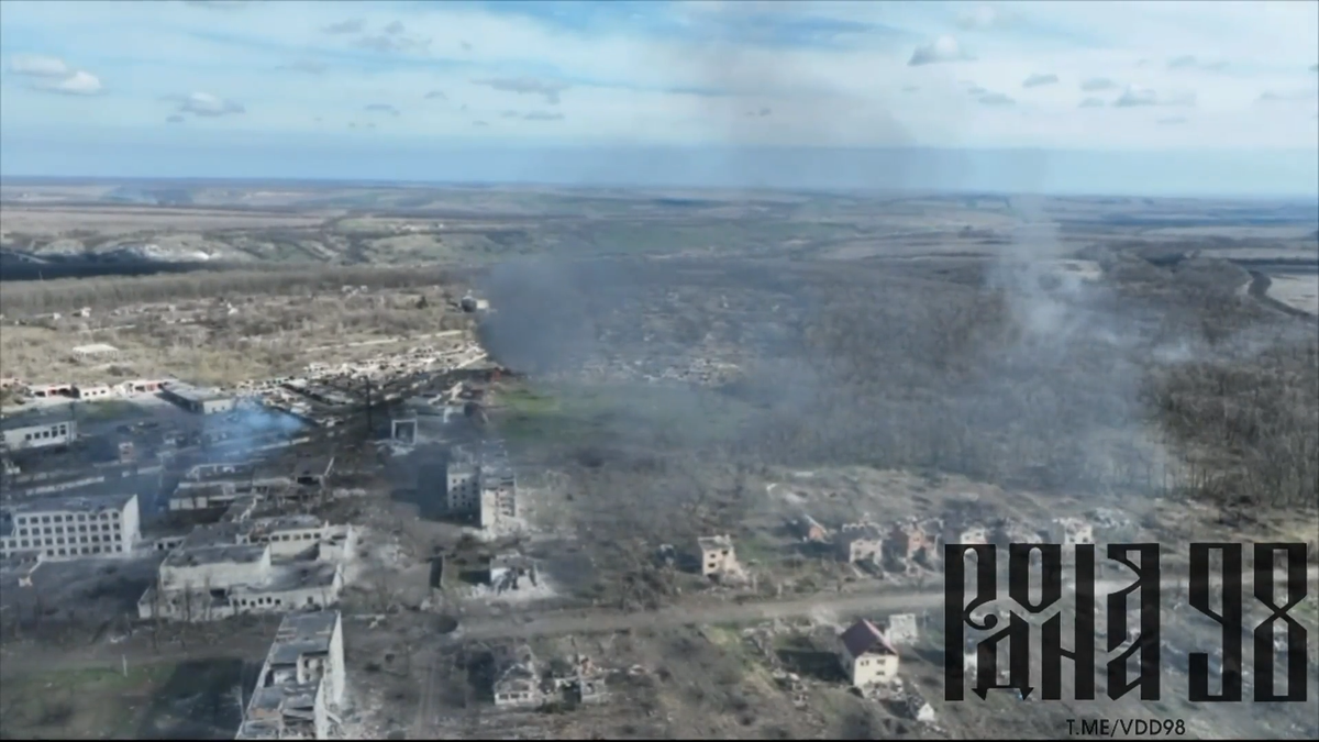 Dưới sự chỉ điểm của các UAV trinh sát bay liên tục, hầu như tất cả các trận địa phòng ngự của của Quân đội Ukraine ở Chasov Yar, đều biến thành đống đổ nát, Quân đội Ukraine chỉ có thể tiếp tục thu hẹp tuyến phòng thủ và tập trung vào trung tâm thành phố.