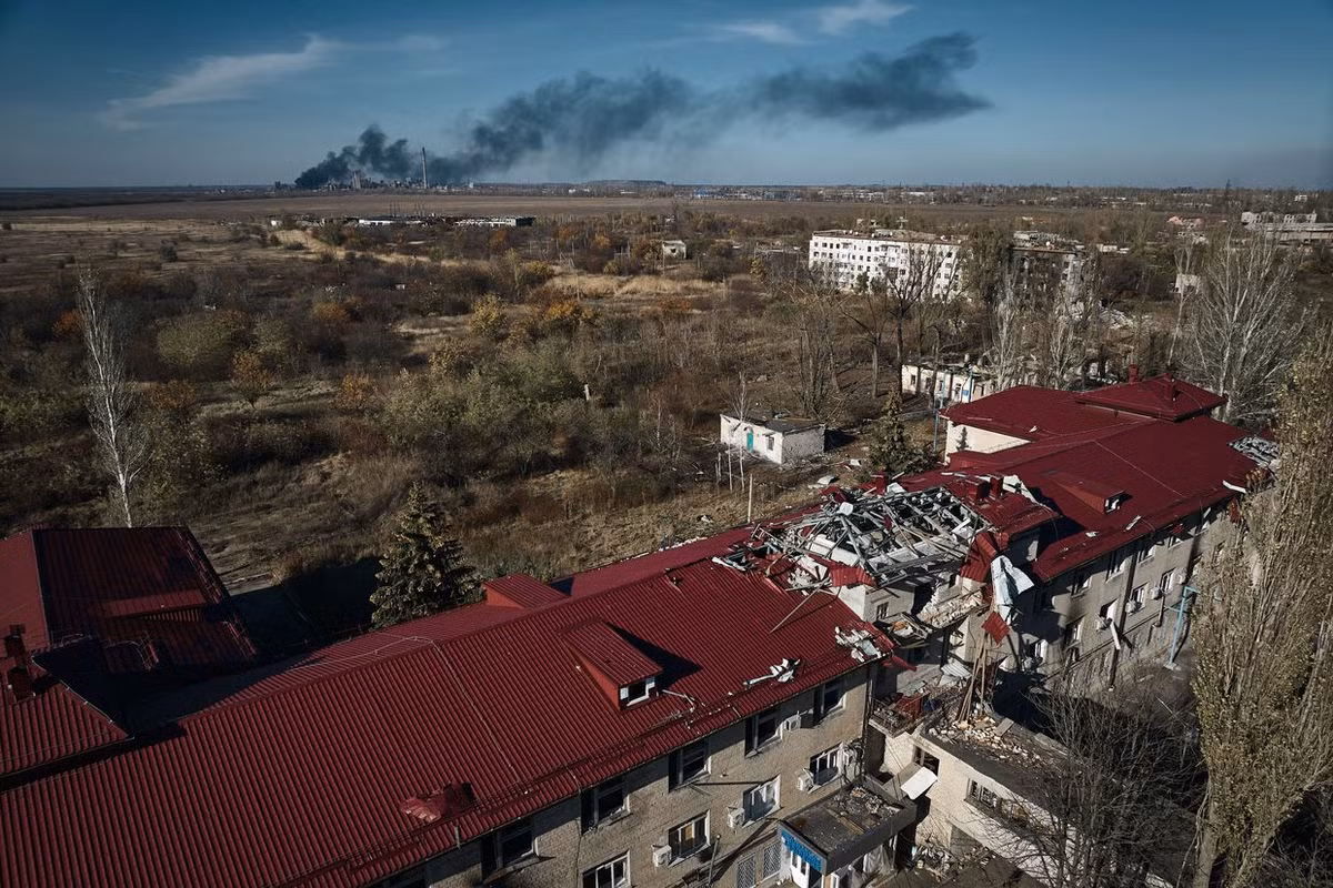 Những trận địa phòng ngự kiên cố này thường đóng vai trò là sở chỉ huy của lực lượng phòng thủ khu vực, với số lượng lớn các điểm hỏa lực, kho dự trữ đạn dược, vật tư và một số lượng lớn các đơn vị dự bị được triển khai như Căn cứ phòng không Zenit, Nhà máy luyện cốc, Bãi săn bắn của Sa hoàng...