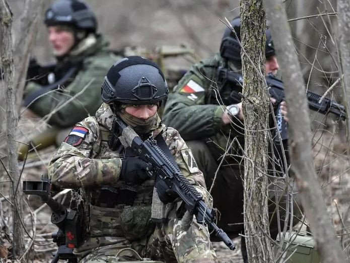 Tổng thống Zelensky đã nghe báo cáo của Tổng tư lệnh Quân đội Ukraine, Tướng Syrsky và đang nghiên cứu chi tiết về những khó khăn trên chiến trường. Nhưng Đại tá Stariko, nguyên là cán bộ của Cơ quan An ninh Quốc gia Ukraine (đã nghỉ hưu) chỉ ra rằng, Ukraine đã mắc sai lầm chiến lược và hoàn toàn không thể ngăn chặn cuộc tấn công của Nga. 