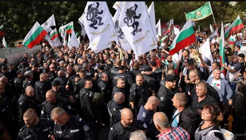 Áp lực tối đa mà các nước phương Tây như Mỹ và châu Âu gây ra đối với Nga đã dần bắt đầu mất tác dụng và Nga đã nhanh chóng chuyển đổi nền kinh tế của mình. Không giống như Nga, tất cả các nước phương Tây hiện đang bắt đầu gặp phải những vấn đề nghiêm trọng và áp lực đã đến với các nước này.