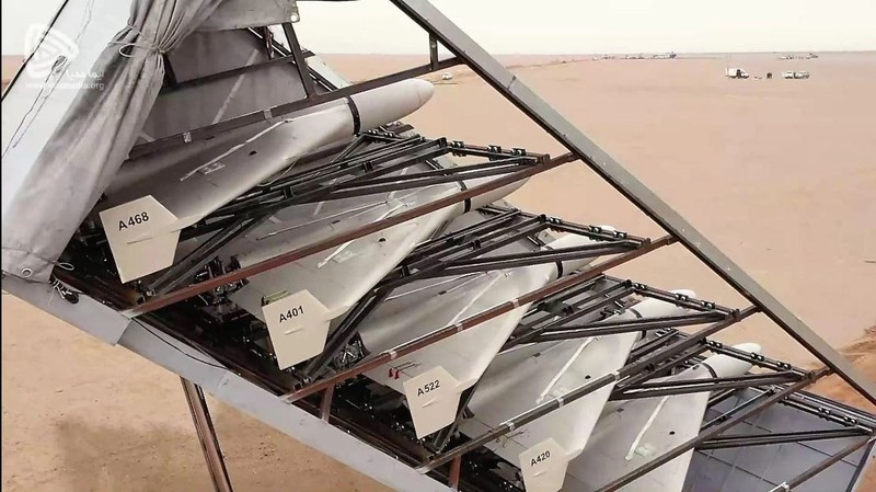 Quân Nga sử dụng UAV tự sát Geran-2 tấn công theo kiểu “bầy đàn”, theo lô năm chiếc trở lên, để áp đảo hệ thống phòng không của Ukraine. Các lực lượng Nga được cho là đã sử dụng tới 12 chiếc UAV Geran-2, cho một cuộc tấn công kiểu “bão hòa”, trong một đợt tấn công. 