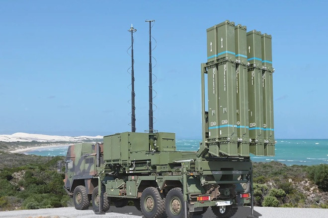 Quân đội Ukraine đã và đang sử dụng các hệ thống phòng không từ thời Liên Xô của họ như tên lửa đất đối không S-300; nhưng số tên lửa này đã hết với tốc độ quá nhanh và các hệ thống tên lửa phòng không đắt tiền do phương Tây cung cấp như IRIS-T và NASAMS, hiện rất quan trọng đối với Ukraine trong việc bảo vệ không phận của họ trước máy bay chiến đấu tiên tiến của Nga, nhưng chúng đang được sử dụng với số lượng lớn để đánh chặn UAV Geran-2 của Nga. 