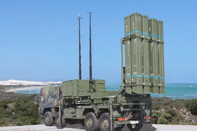 Quân đội Ukraine đã và đang sử dụng các hệ thống phòng không từ thời Liên Xô của họ như tên lửa đất đối không S-300; nhưng số tên lửa này đã hết với tốc độ quá nhanh và các hệ thống tên lửa phòng không đắt tiền do phương Tây cung cấp như IRIS-T và NASAMS, hiện rất quan trọng đối với Ukraine trong việc bảo vệ không phận của họ trước máy bay chiến đấu tiên tiến của Nga, nhưng chúng đang được sử dụng với số lượng lớn để đánh chặn UAV Geran-2 của Nga. 