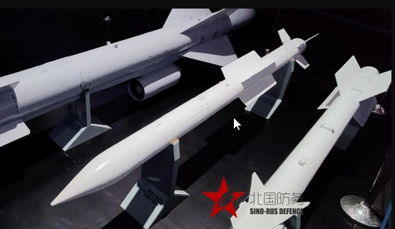 Hãng tin Nga RT đã giải thích về công nghệ APAA mà K-77M sử dụng như sau: “Một ăng-ten mảng pha hoạt động theo giai đoạn, bao gồm một số lượng lớn các ô hình nón, được lắp đặt dưới nắp che sóng vô tuyến trong suốt, trên mũi tên lửa.