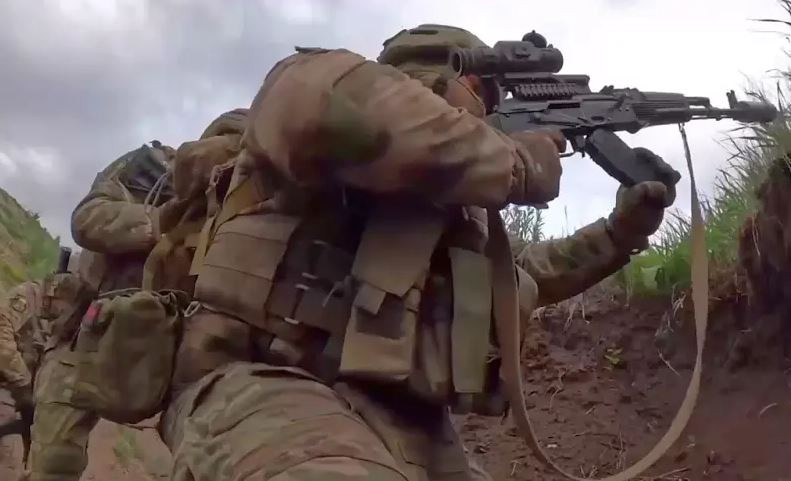 Trên tuyến từ Liubimovka tới Pogrebki, Nga và Ukraine đang đối đầu quyết liệt. Theo ông Vadim Misnik, phát ngôn viên của Bộ chỉ huy tác chiến phía bắc Ukraine cho biết, cứ sau 10 đến 15 phút, Quân đội Nga sẽ tiến hành một cuộc tấn công bộ binh vào một số khu vực nhất định của Kursk.