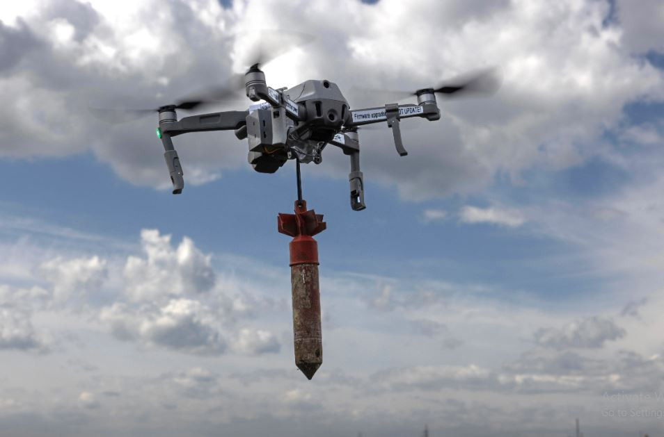 Mối đe dọa do những chiếc UAV nhỏ này gây ra thật đáng kinh ngạc, khi chúng rất khó bắn hạ và không thể trốn thoát. Khi không có hệ thống gây nhiễu điện từ, Quân đội Ukraine trên đồng bằng gần như bất lực.