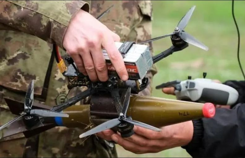 Chiến thuật mới này của Quân đội Nga cực kỳ chính xác, loại bỏ từng mục tiêu một, không còn chỗ cho binh lính Ukraine thời gian nghỉ ngơi qua từng đợt pháo kích như trước kia.