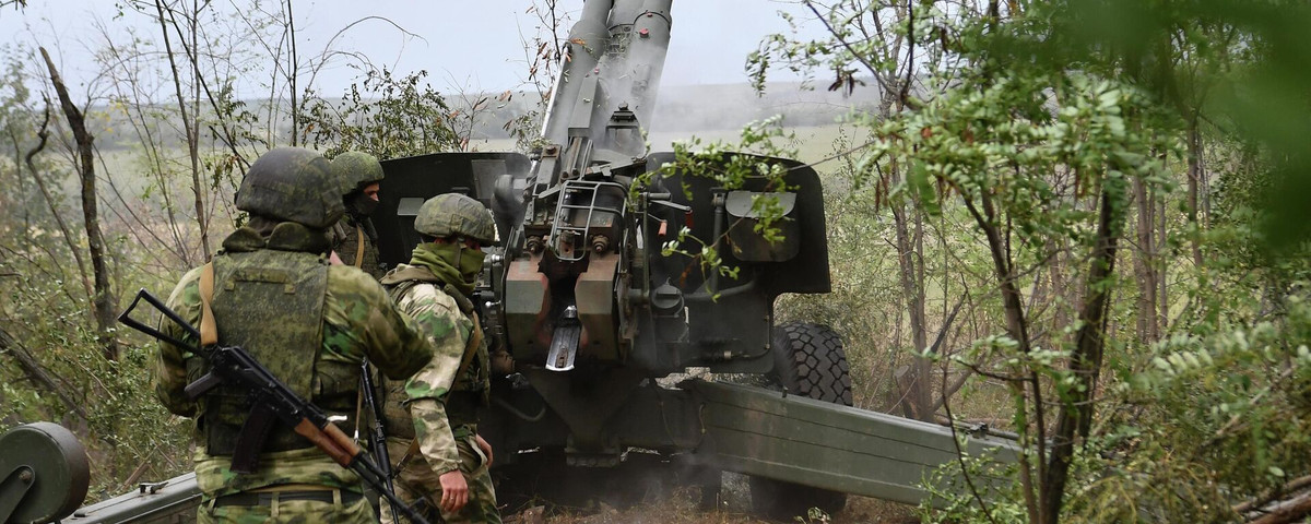Cùng với đó là hỏa lực pháo binh bắn phá không ngừng nghỉ, khiến quân Ukraine mất sức chiến đấu và đòn kết liễu cuối cùng là sử dụng UAV để thực hiện các cuộc tấn công chính xác, phá hủy hiệu quả hệ thống phòng thủ của Ukraine.